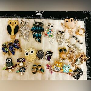 Lot of 20 Vintage Style Owl Brooches Rhinestone Enamel Crystal Costume Jewelry